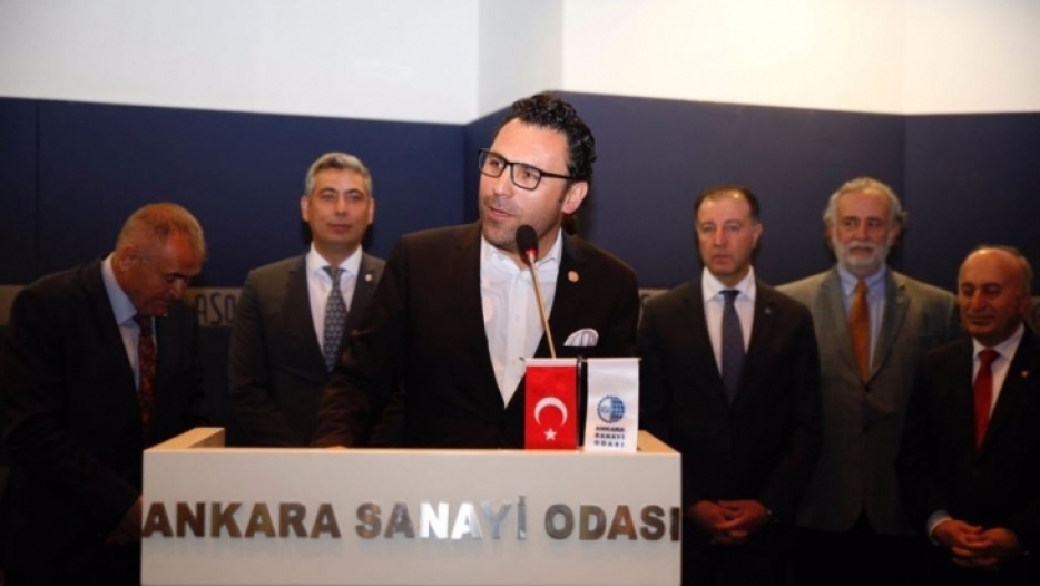 Astop’un Sivil Toplum Kuruluşları gönüllüleri günü Gazeteci yazar M. Ender Yoldar’a ödülünü taktim ettik