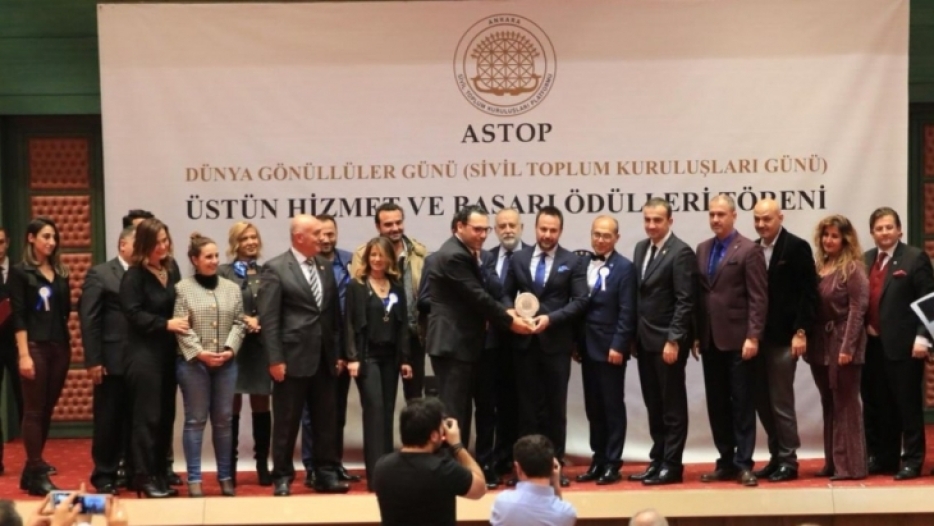 Tügiad Başkanı Ali Yücelen,e üstün hizmet ve başarı ödülü takdim edildi.