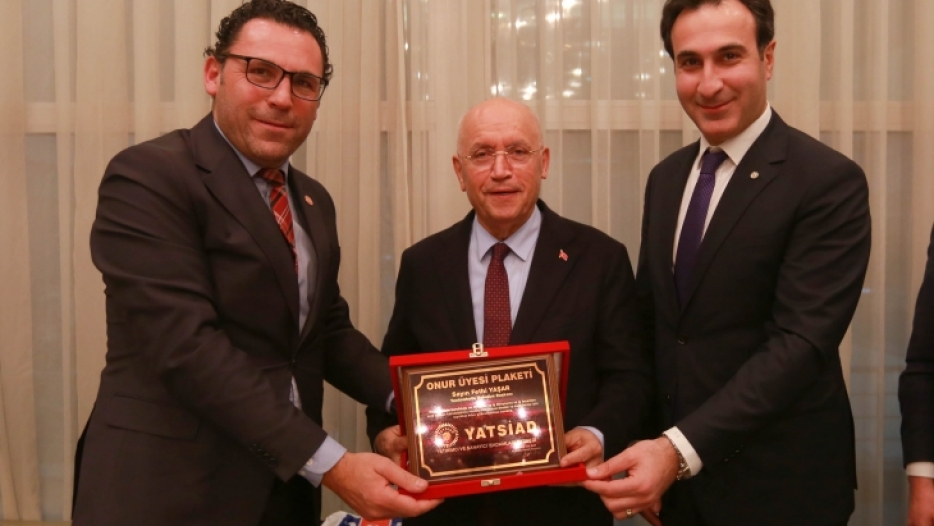 Yenimahalle Belediye Başkanı Sayın Fethi Yaşar"a Onur Üyesi plaketinimizi takdim ettik.
